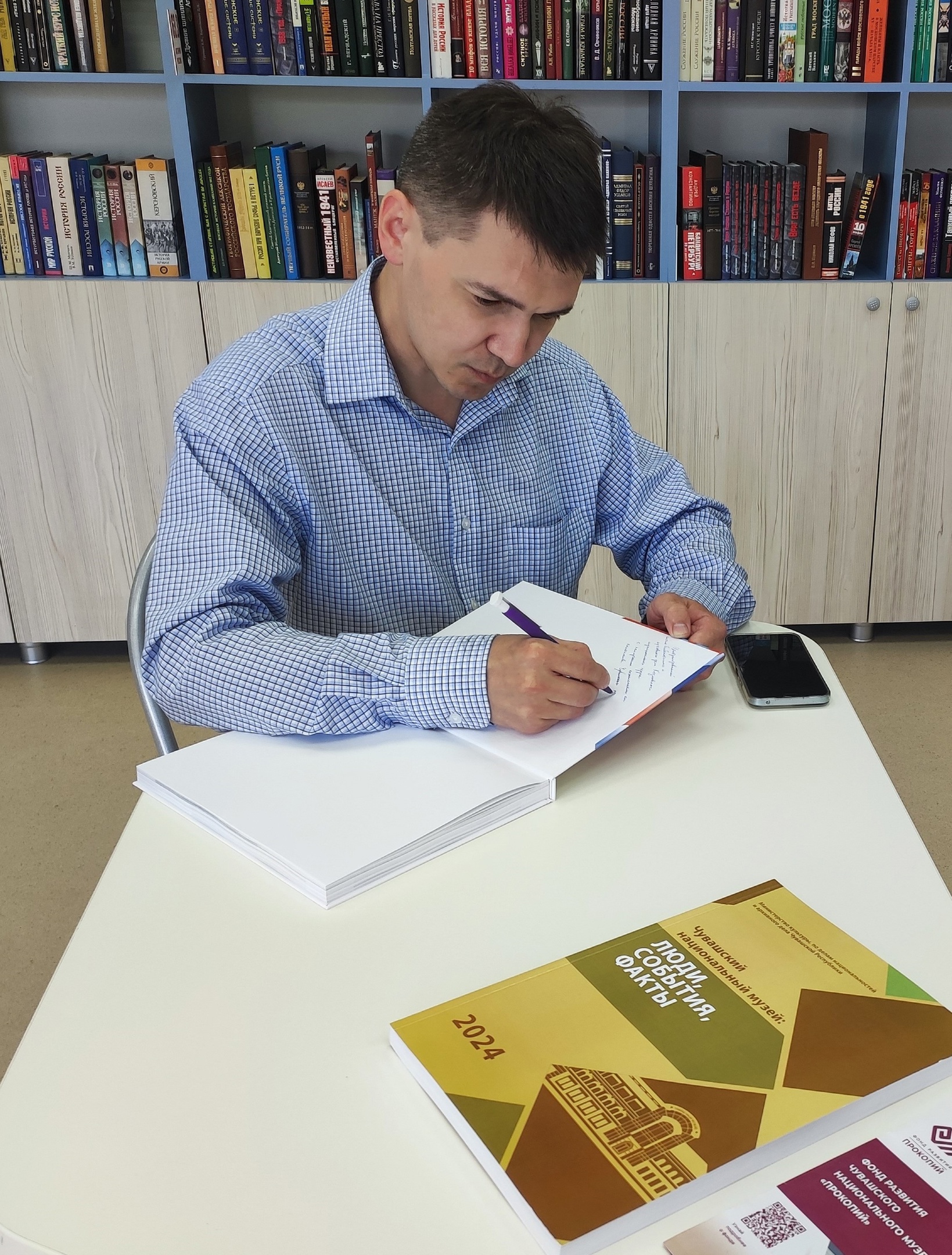 Вышитая Россия на страницах книги