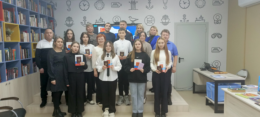 Торжественное вручение паспортов в библиотеке